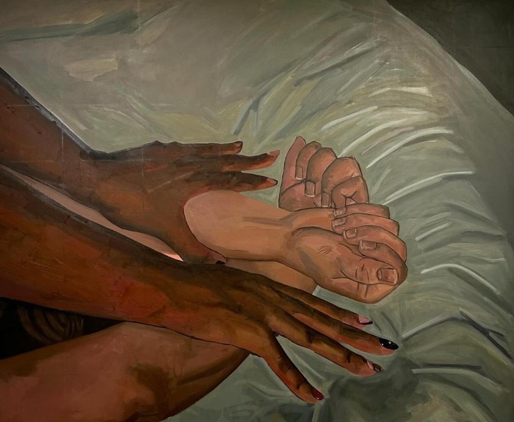 Oil painting by Oni Speelman — two figures' hands resting together on a sheet, painted in close, tender detail